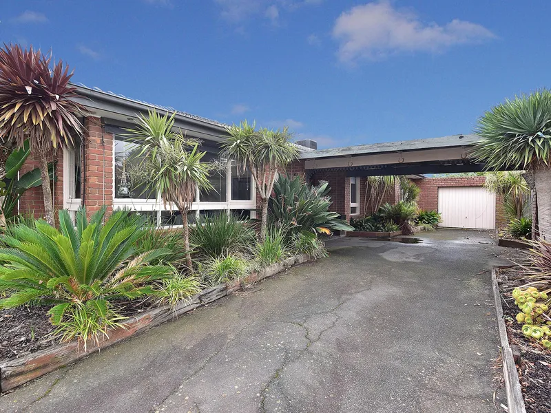 Family Home In A Quiet Court Location.