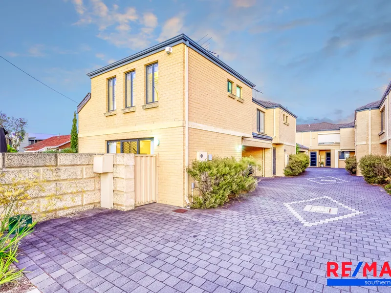 Chic Double Storey Townhouse At The Heart Of It All