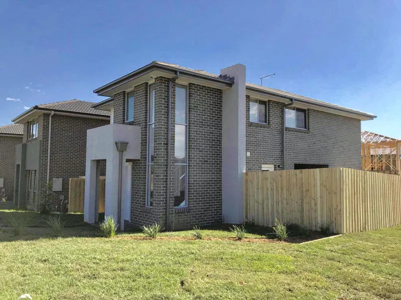 Near New Family Home in Schofields