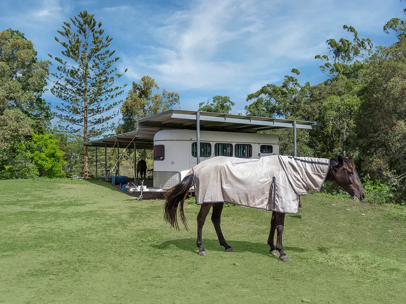 listedAS - 7.4 ACRES WITH UNLIMITED POTENTIAL - DUAL LIVING - INCOME POTENTIAL - CONTRACT COLLAPSED