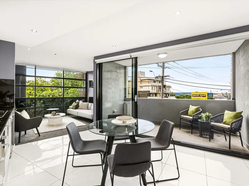 Lifestyle Convenience within Coveted Hotspot