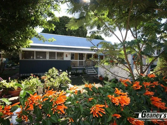 CLADDED COTTAGE - CLOSE TO TOWN