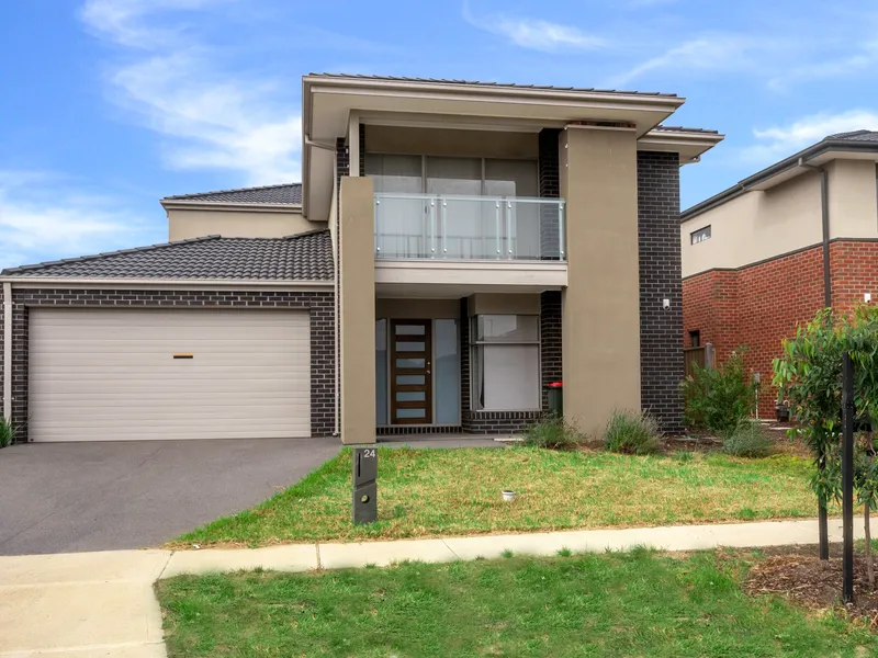 Spacious 5 Bed house, elegant family home awaits!