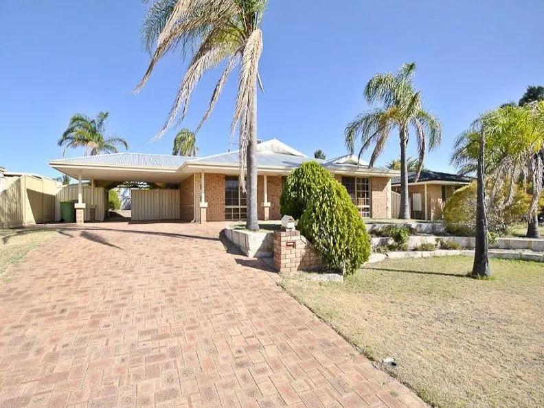 LARGE HOUSE IN LOVELY CUL-DE-SAC!