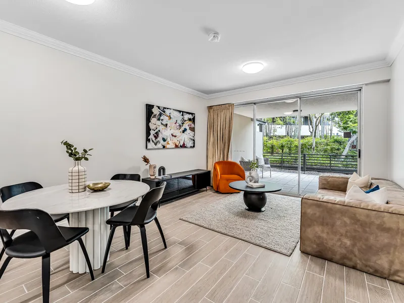 Leafy & Quiet Ground-Floor Apartment