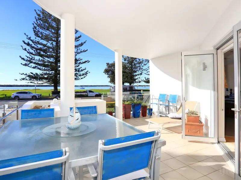 Relaxed Waterfront Living