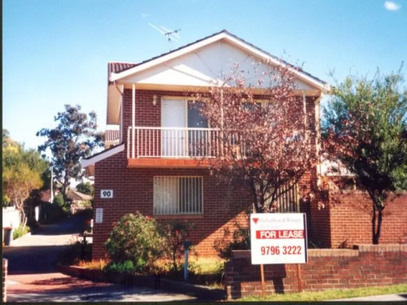 MODERN TWO BEDROOM TOWNHOUSE