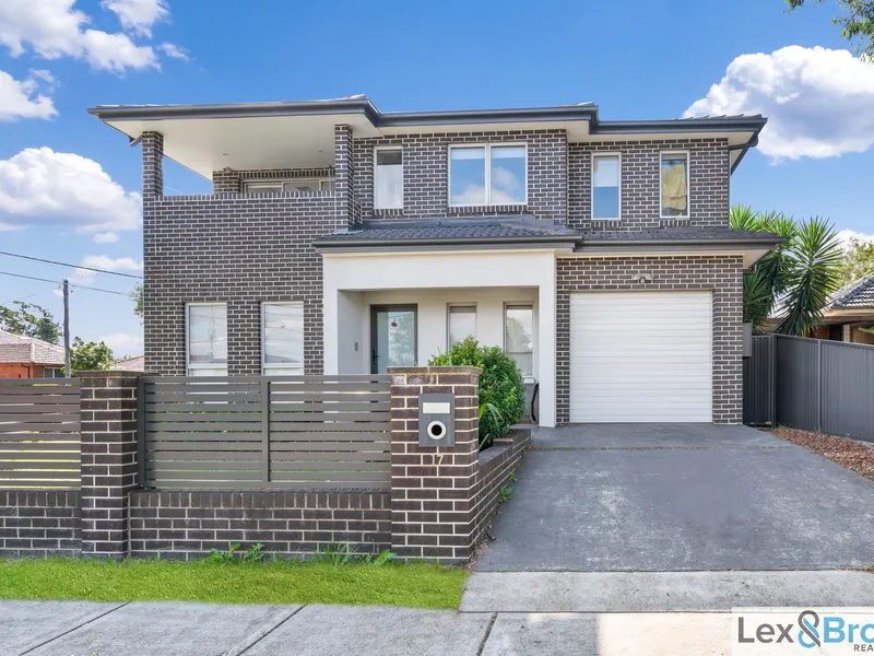 FIVE BEDROOMS WITH THREE BATHROOMS
