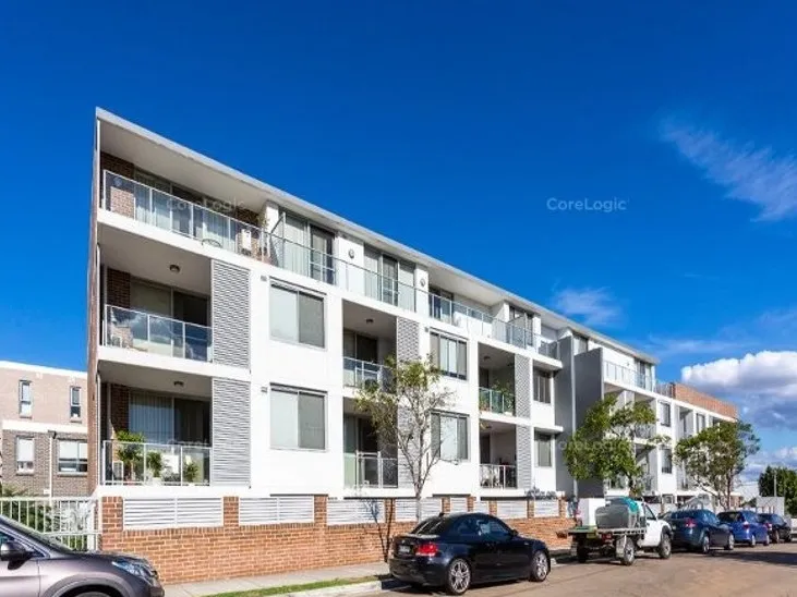 Spacious Apartment Primely Located!