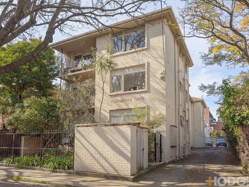 Spacious 1 bedroom apartment on the beautiful tree lined Grandview!