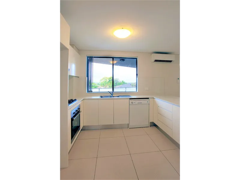 Oversized 1 bedroom Unit