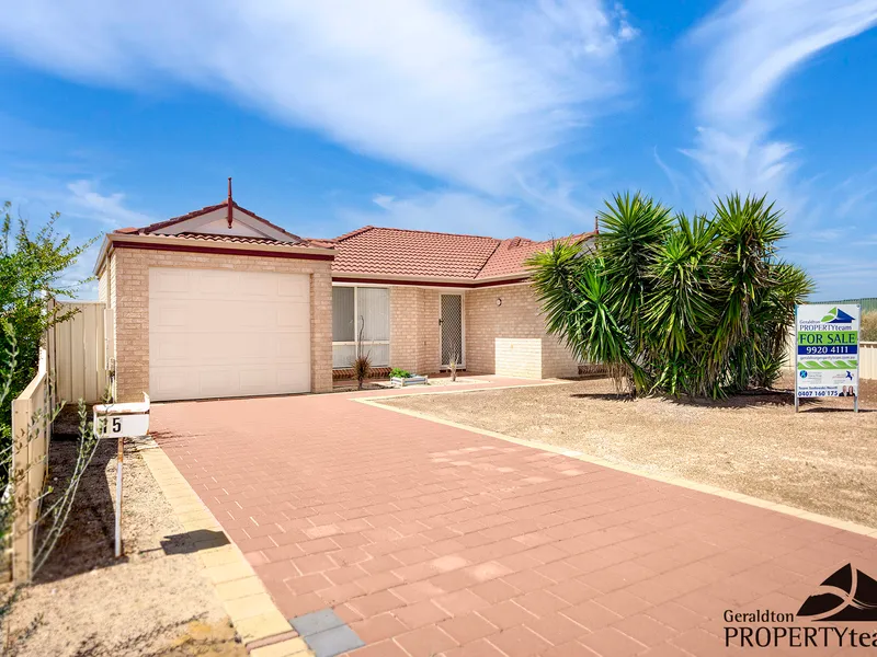 Quiet Cul-de-sac Location in popular locale