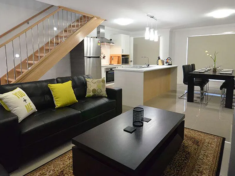 FURNISHED EXECUTIVE LIVING WITHIN WALKING DISTANCE TO THE CBD