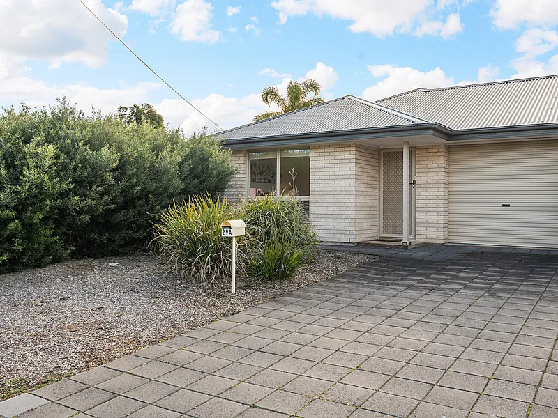 Quality Courtyard Home close to the Beach