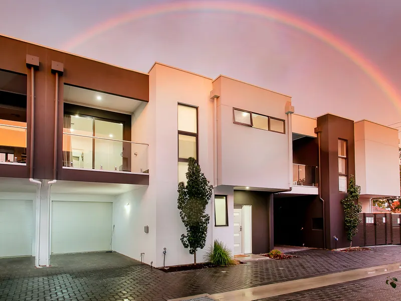 Modern contemporary living at its finest! - Just minutes from Linear Park!