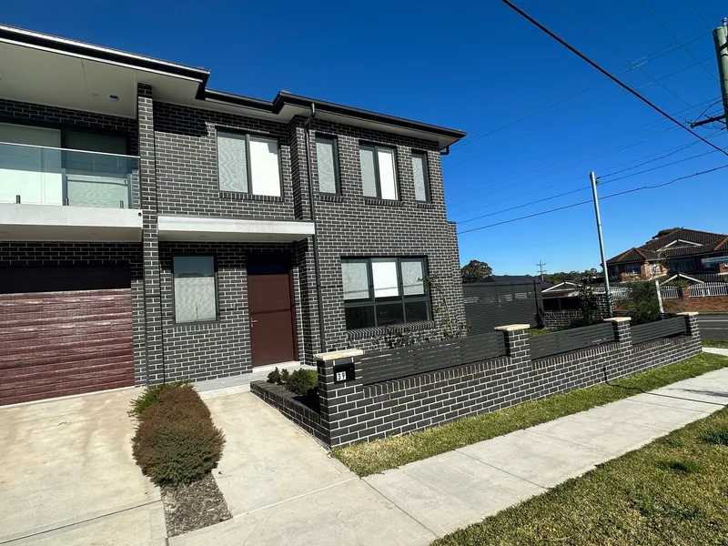 BRAND NEW 4 BED 3 BATH DUPLEX