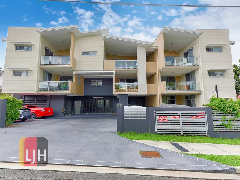 LIGHT, BRIGHT & MODERN 2 BEDROOM, 2 BATHROOM UNIT - PETS CONSIDERED!