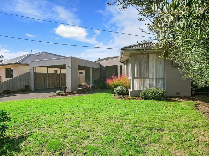 COMFORTABLE 4 BEDROOM HOUSE NEAR THE BEACH AND TRAIN STATION