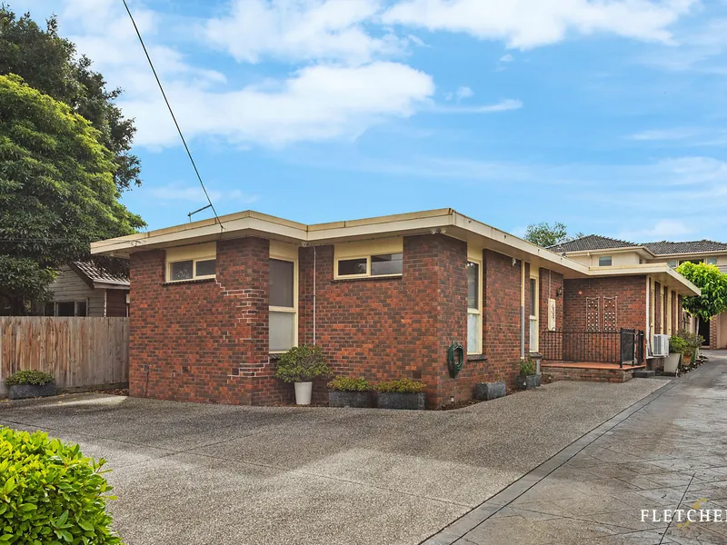 Excellent Location, Central to Tunstall Square and Bus Transport