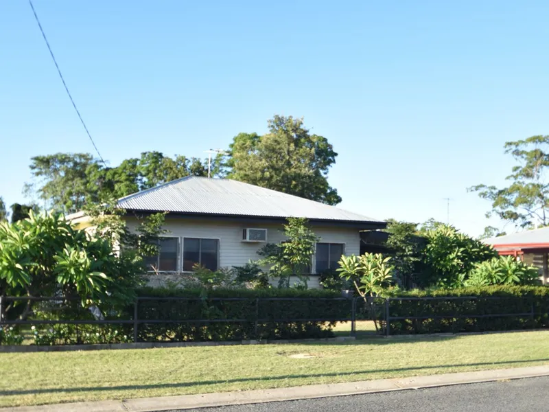 OPTIONS TO RENOVATE AND DEVELOP IN A GREAT LOCATION…