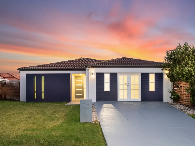 BIG LIVING | LAKESIDE WATER VIEWS!