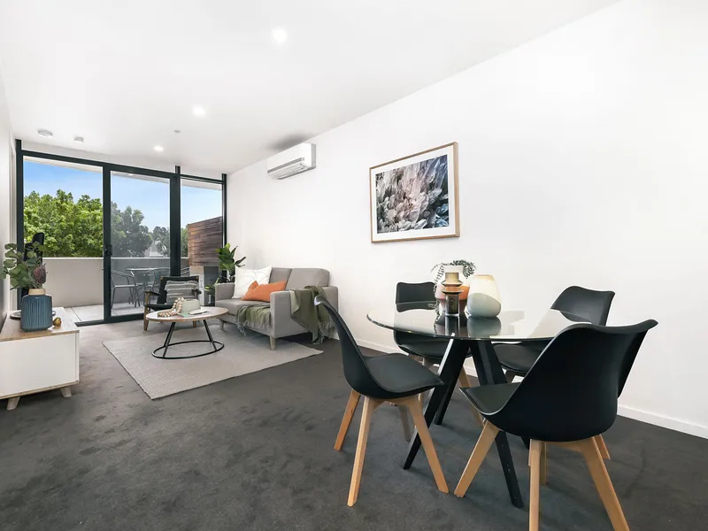 VERSATILE STYLE WITH DELIGHTFUL GARDEN VIEWS