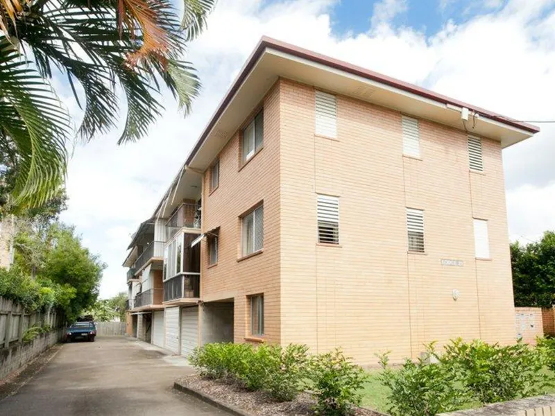 Two Bedroom Unit in Toowong!