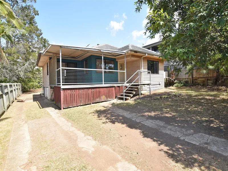 BIG BLOCK WALK TO TRAIN