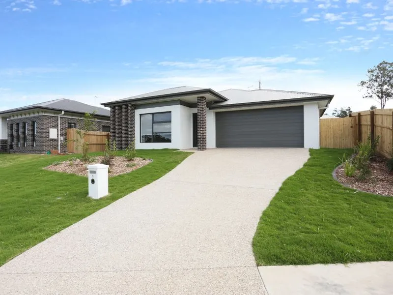 PERFECT FAMILY ROOM READY TO GO!