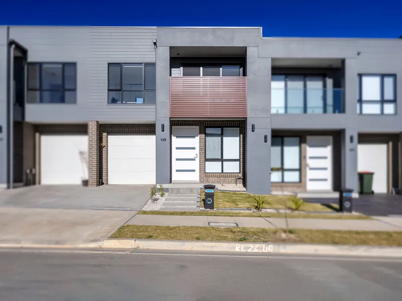 NEWLY LISTED STREET FACING TOWNHOUSE IN MARSDEN PARK !!