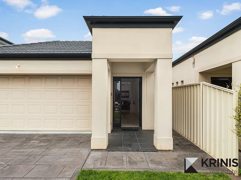 ARCHITECTURALLY DESIGNED HOME WITH DOUBLE GARAGE PLUS SOLAR!