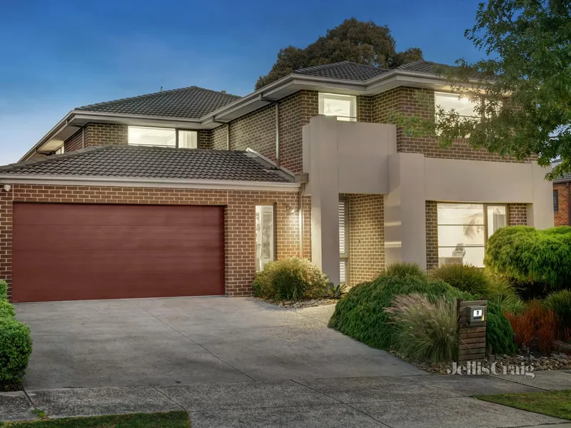Family proportions with stunning pool