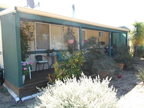 COUNTRY COTTAGE IN PEACEFUL COUNTRY TOWN