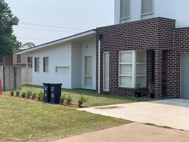 Delightful compact duplex!