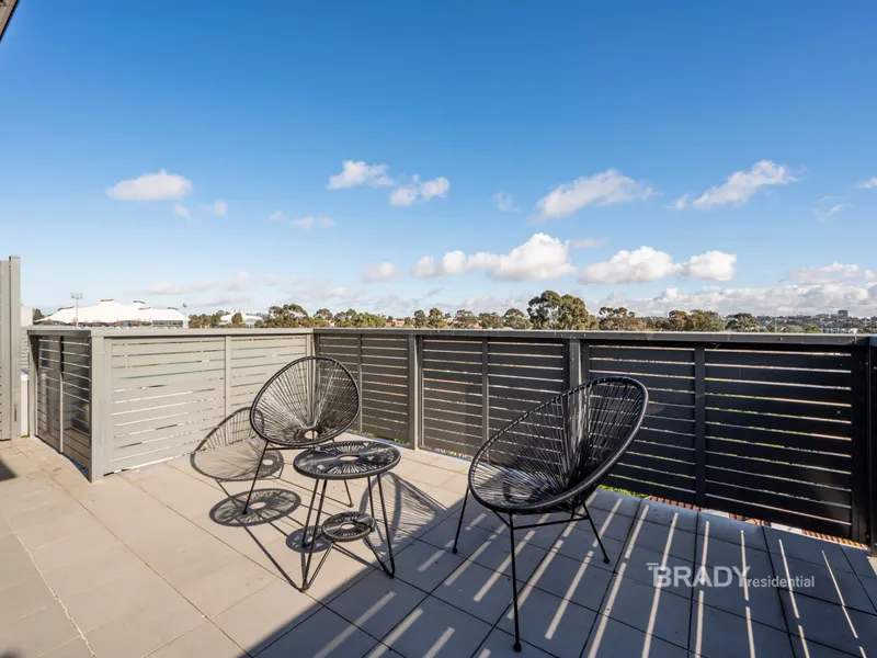 Huge Balcony Apartment in Ascot Gardens