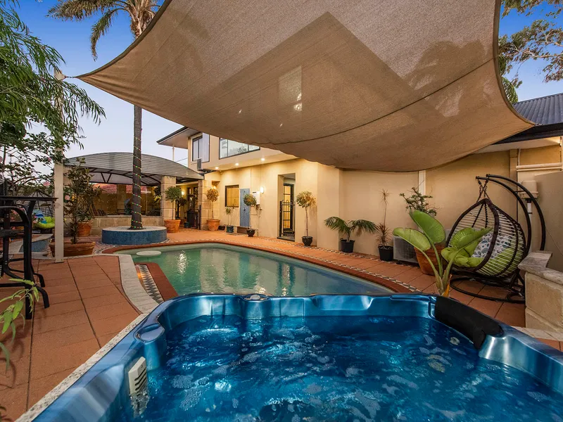 LUXURY ENTERTAINERS DREAM HOME!