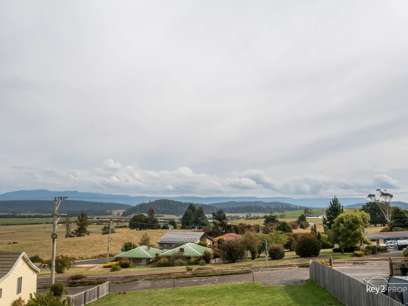 Rural Outlook Close to Town!