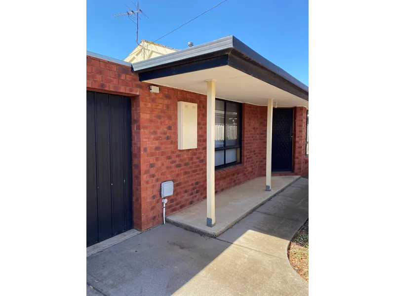 UNIT IN HOPPERS CROSSING, ONLY 30 MINUTES FROM CBD