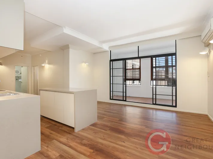 Lacey on Cooper - Stylish and Spacious ONE bedroom with large enclosed Balcony & Parking 