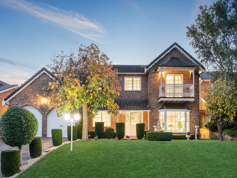 Exquisite Masterbuilt Elegance in Cherrybrook Tech Catchment