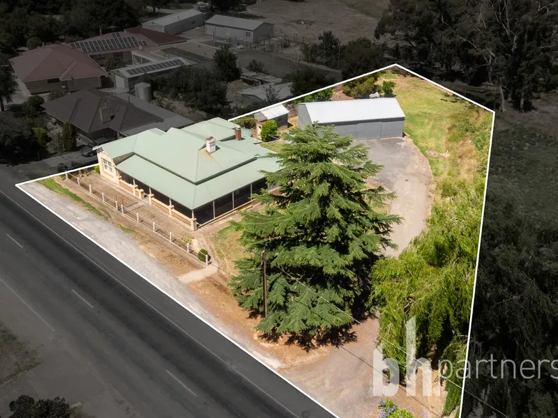 Classic Return Verandah Villa on over half an acre in town 