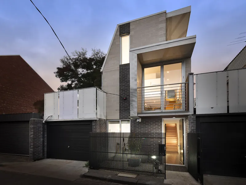 DEFINITIVE CITY-EDGE LIFESTYLE