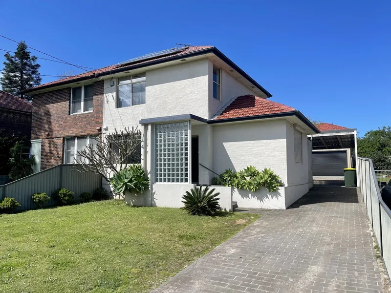 Spacious Family Semi in a Quiet Area