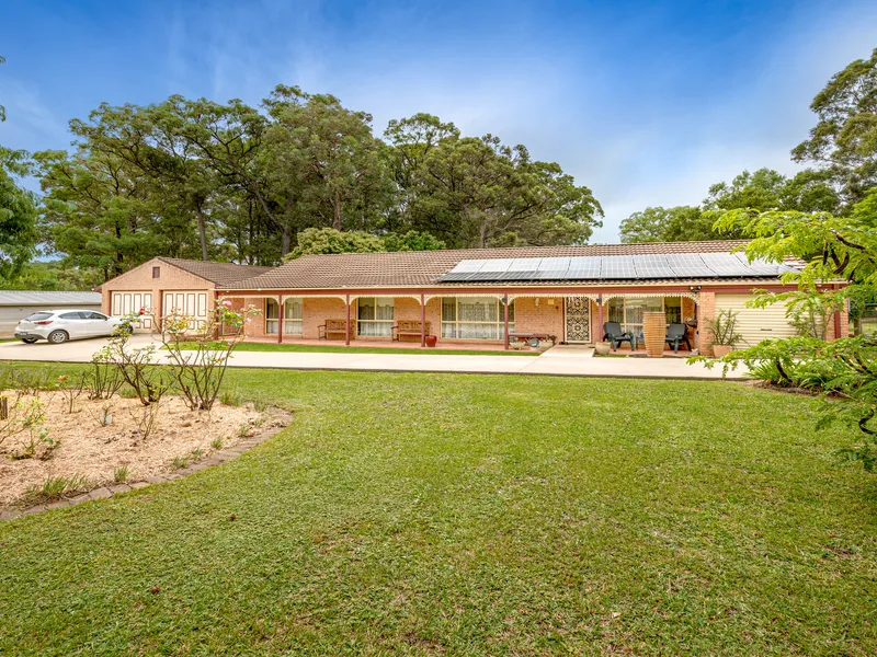 5 Bedrooms - 4183m2 Block