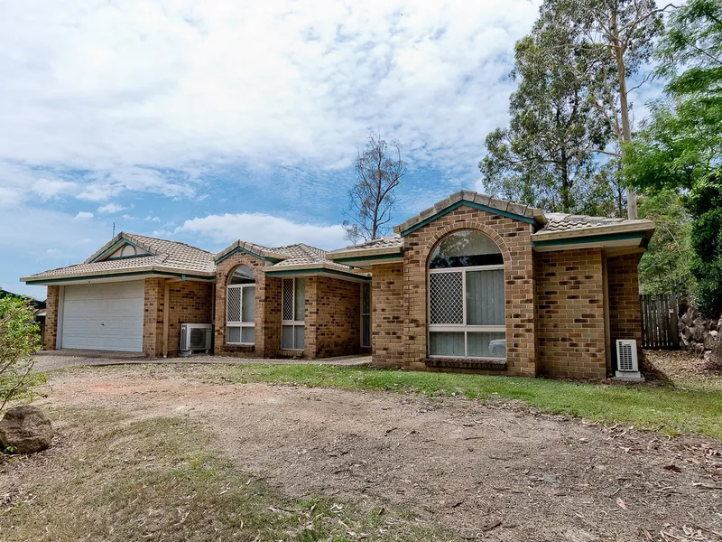 LARGE FAMILY HOME IN TRANQUIL BUSH SETTING