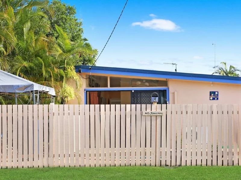 Beach Style Home In The Heart Of Palm Beach!