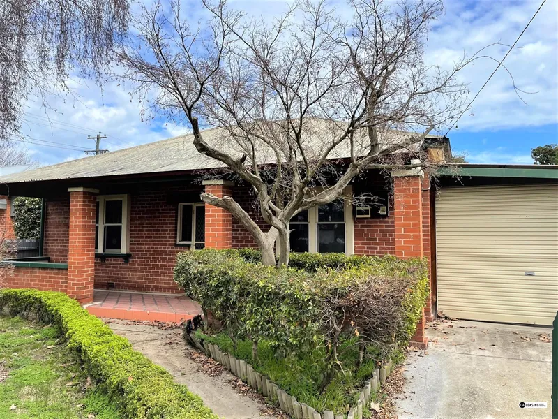 Central North Albury Home