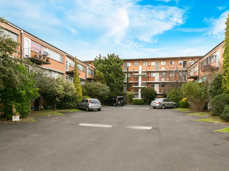 Semi Furnished Pad Option In The Heart Of Ripponlea