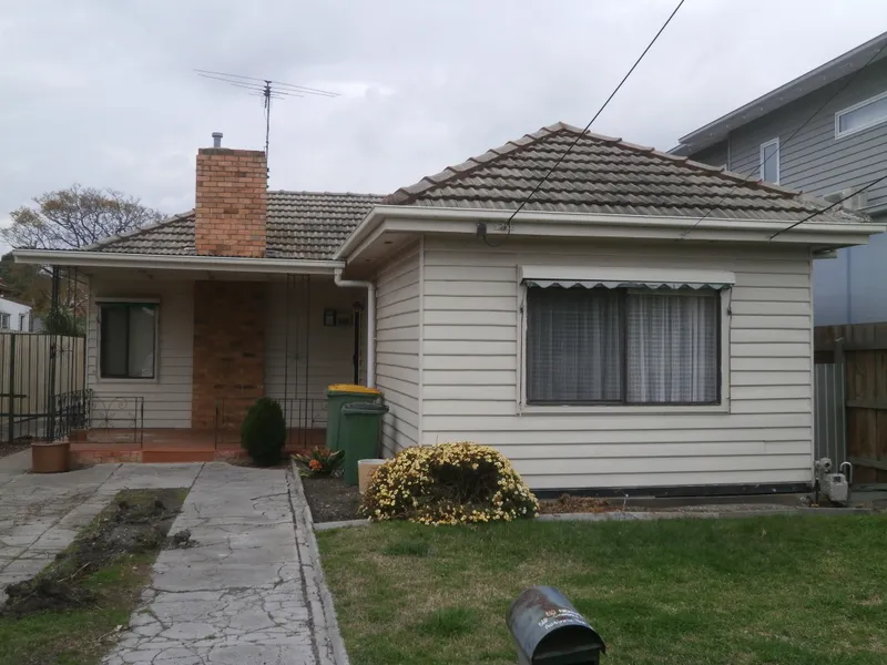 3 BEDROOM HOME IN YARRAVILLE!!