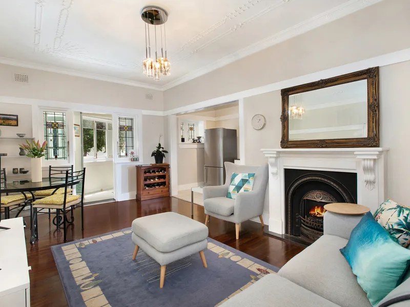 ART DECO APARTMENT BURSTING WITH PERIOD FEATURES- PET FRIENDLY